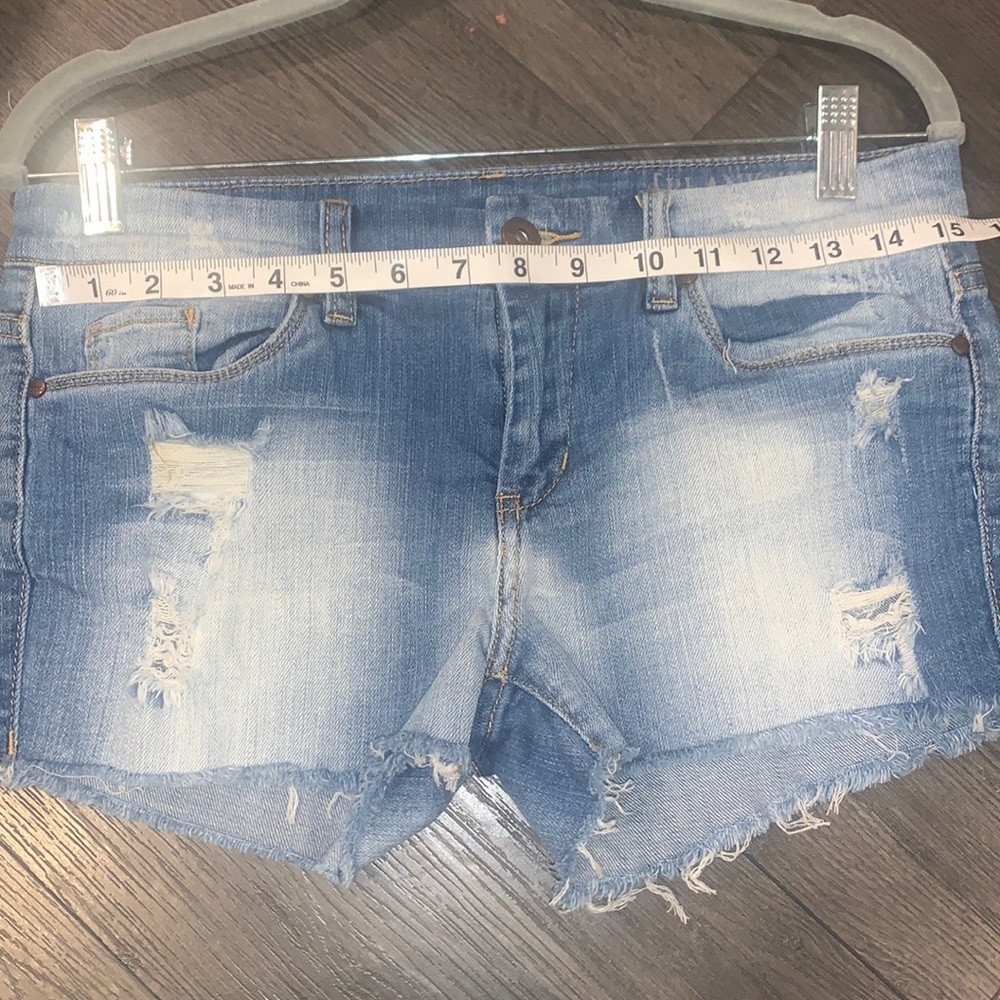 Blank NYC Two Tone Distressed Denim Short Size 27 Light Wash - Picture 7 of 8
